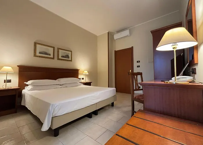 Naples Park 4*