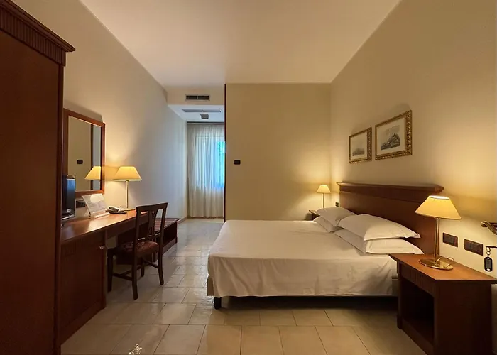 Naples Park 4*